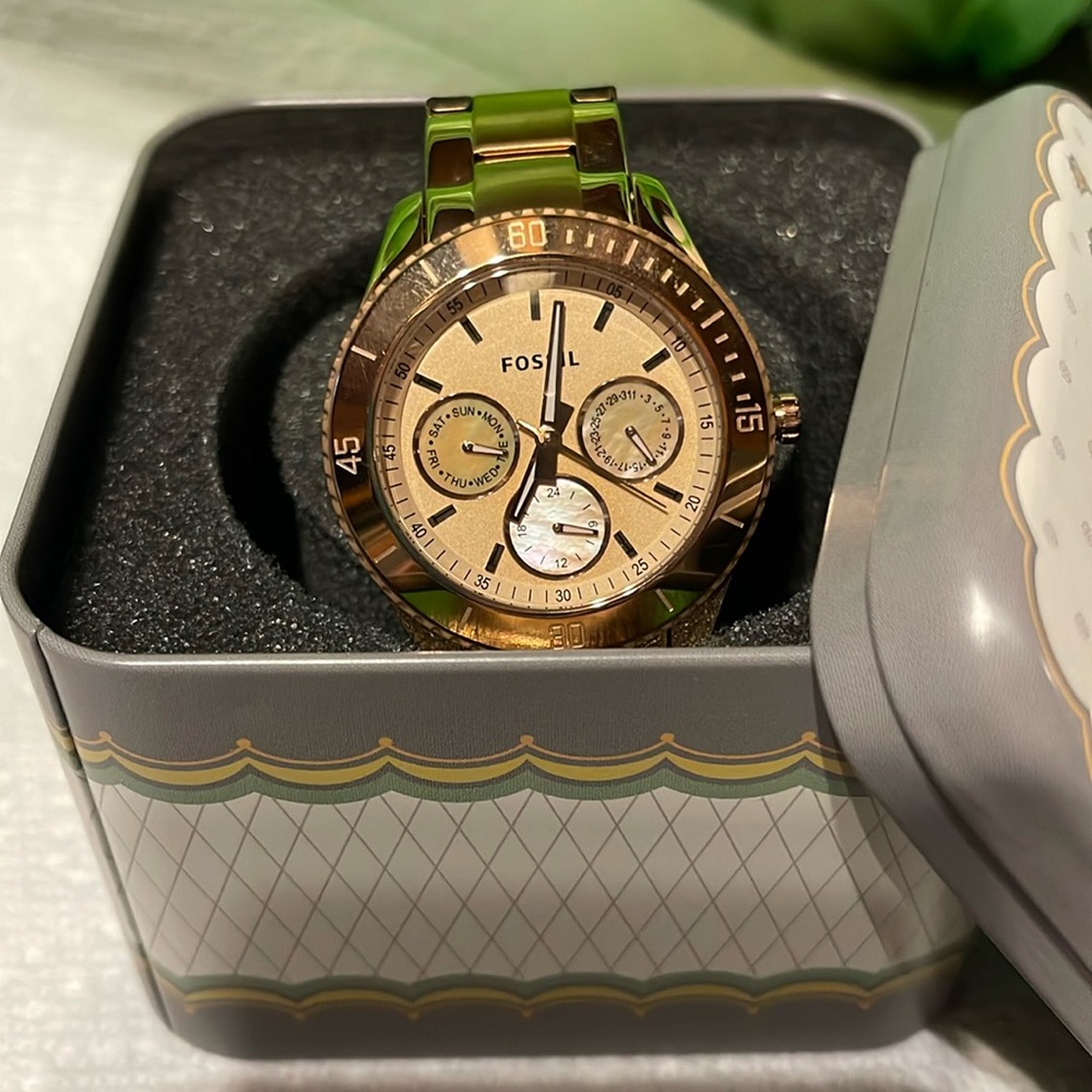 Rose gold fossil watch